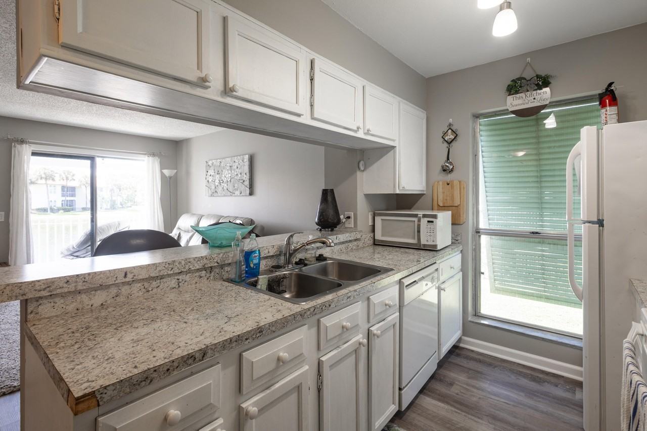 184 Cypress Point Dr #184 - Photo 7 of 17