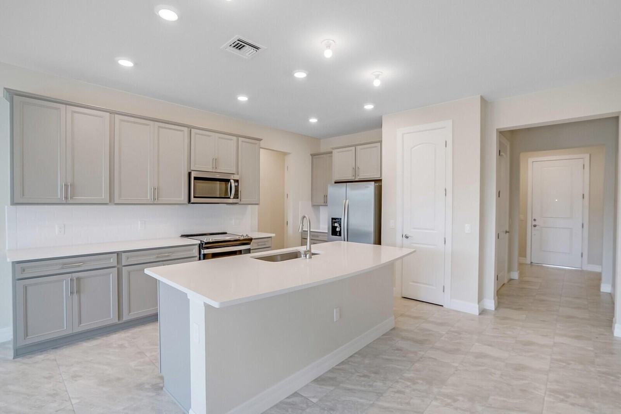 8656 Escue St - Photo 4 of 27