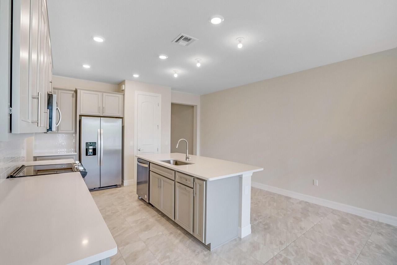 8656 Escue St - Photo 5 of 27