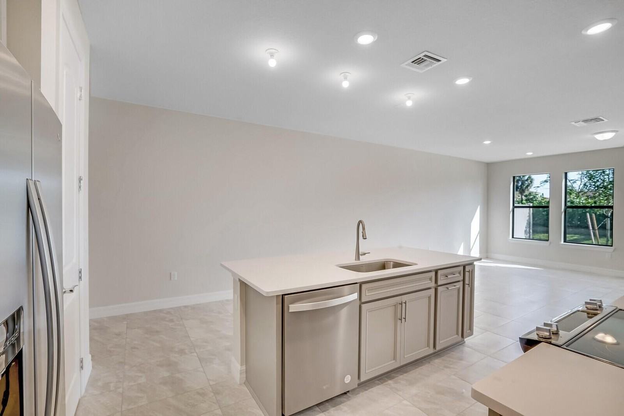 8656 Escue St - Photo 6 of 27