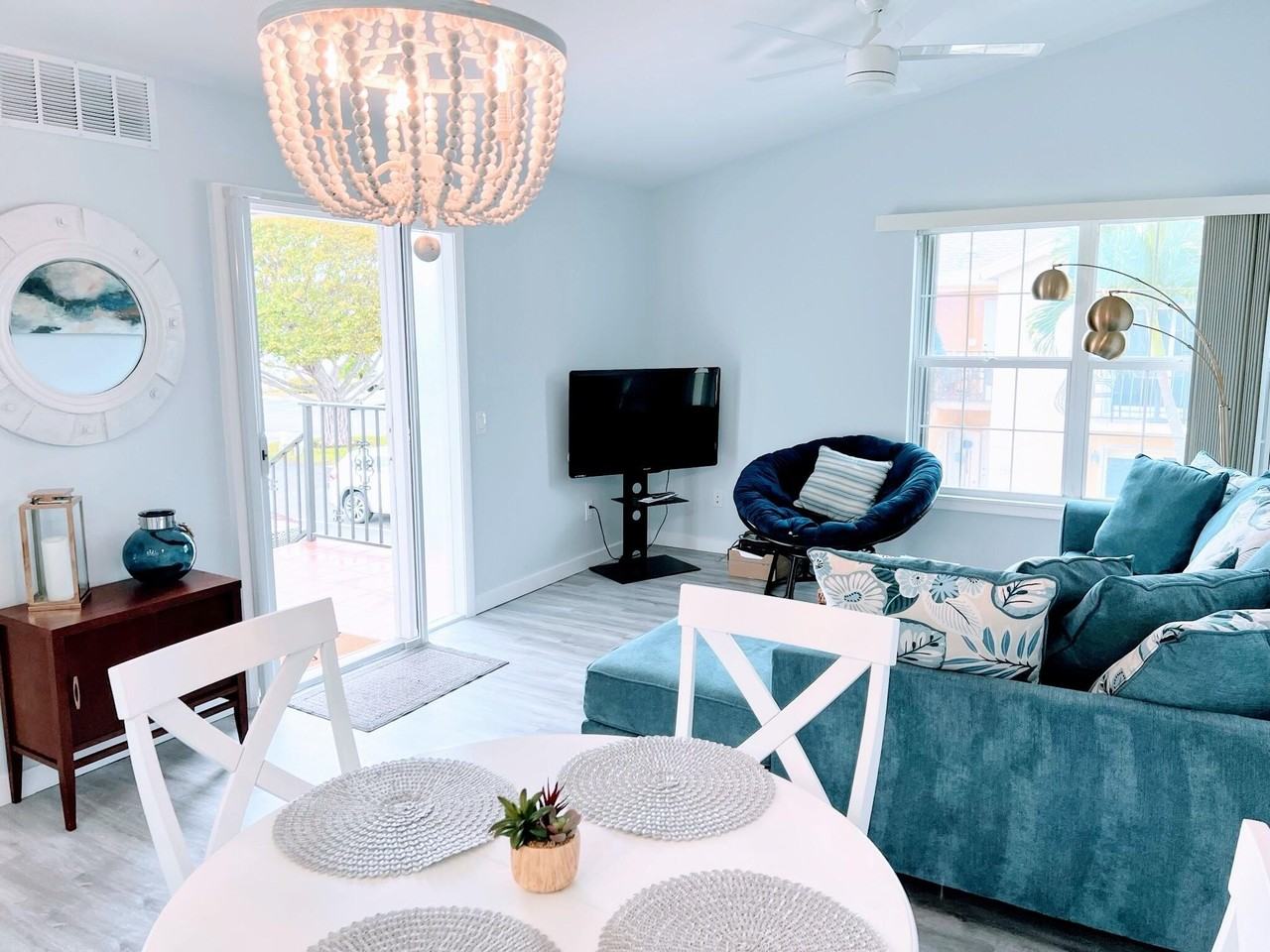 647 Waterside Dr - Photo 4 of 22