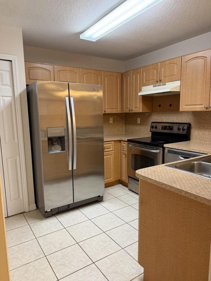 765 Sw 107th Ave #2303 - Photo 3 of 18