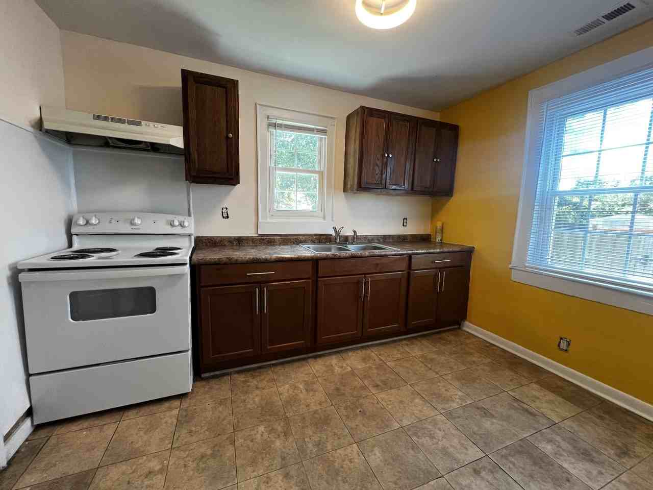 1115 S 9th St #1 - Photo 2 of 11