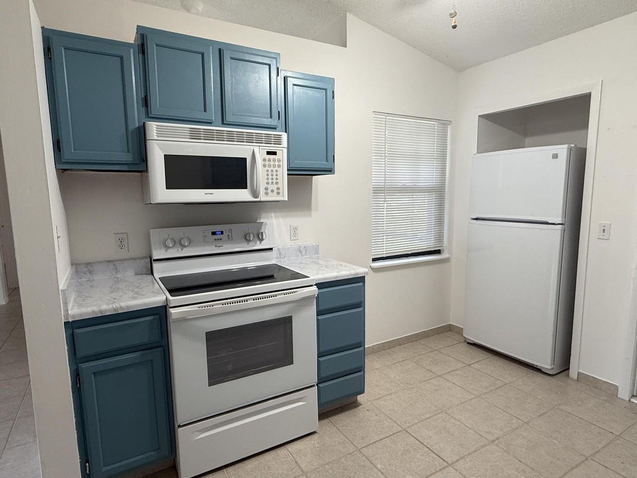 1194 Sw Granadeer St - Photo 3 of 26