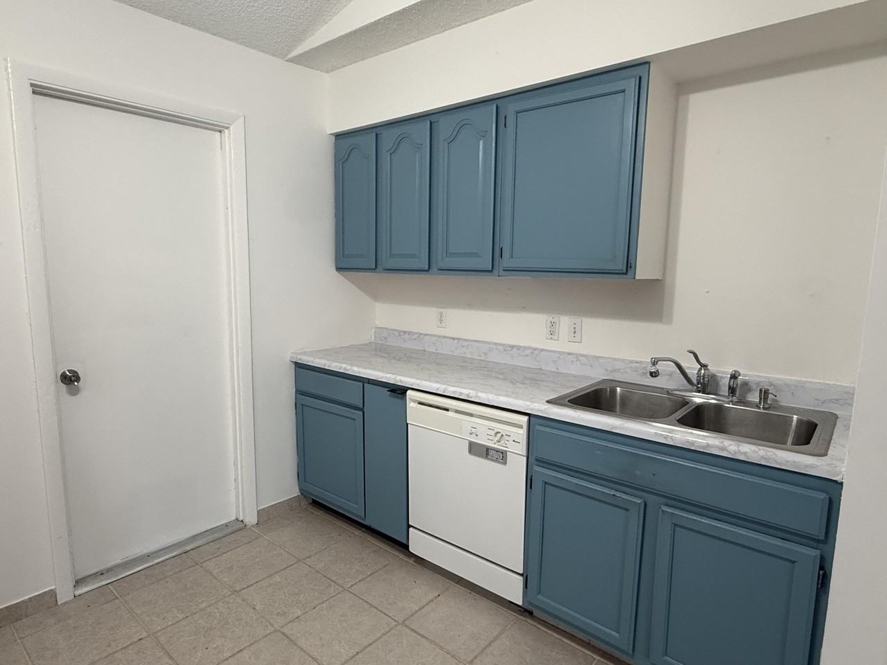 1194 Sw Granadeer St - Photo 4 of 26