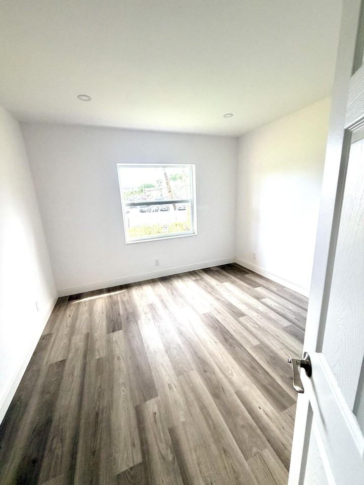 1766 Abbey Rd #105 - Photo 5 of 8