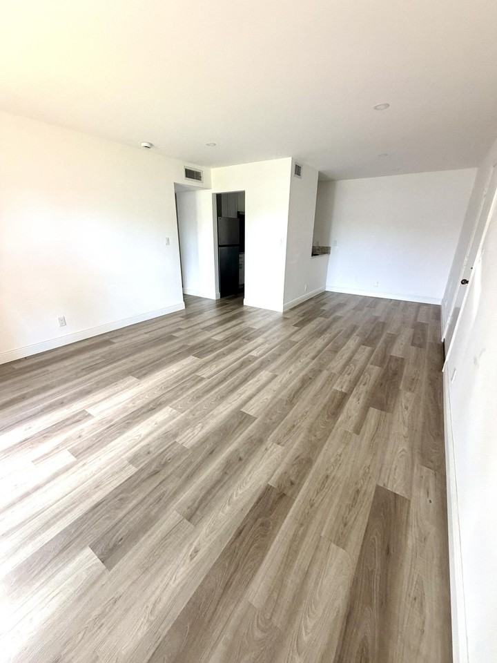 1766 Abbey Rd #105 - Photo 6 of 8