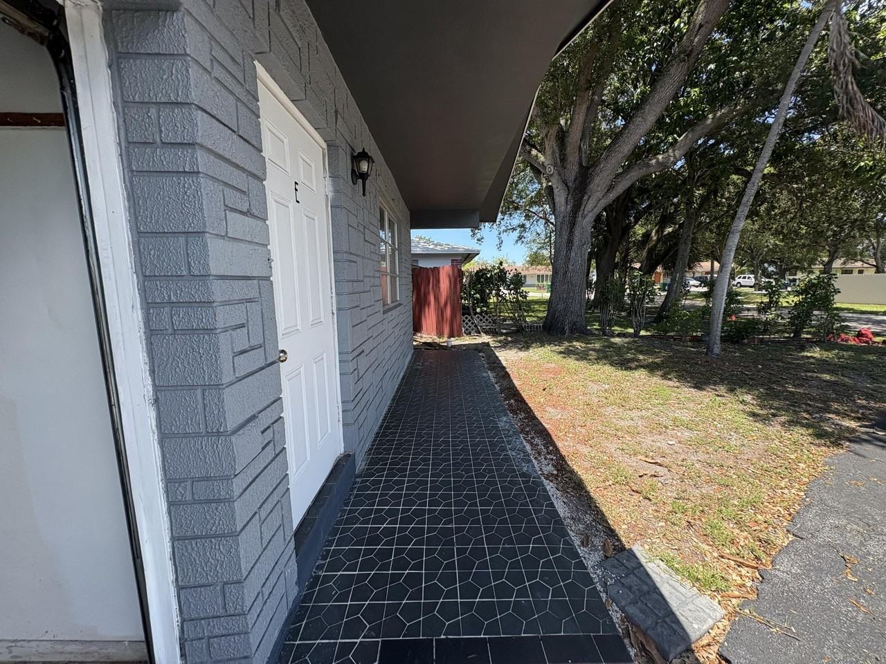 6111 Sw 31st St #E - Photo 2 of 33