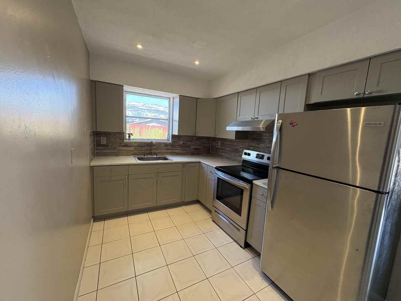 6111 Sw 31st St #E - Photo 4 of 33