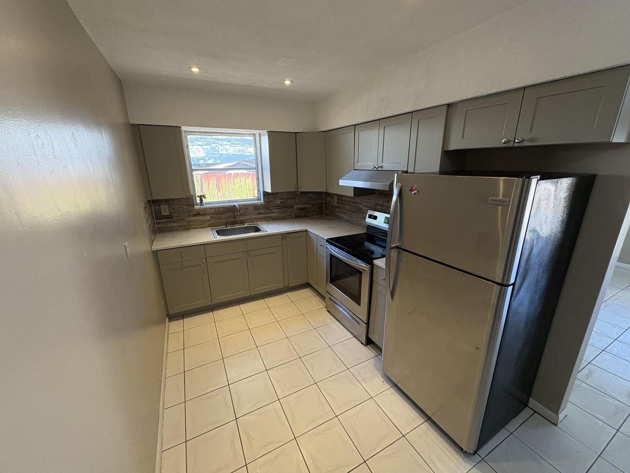6111 Sw 31st St #E - Photo 7 of 33
