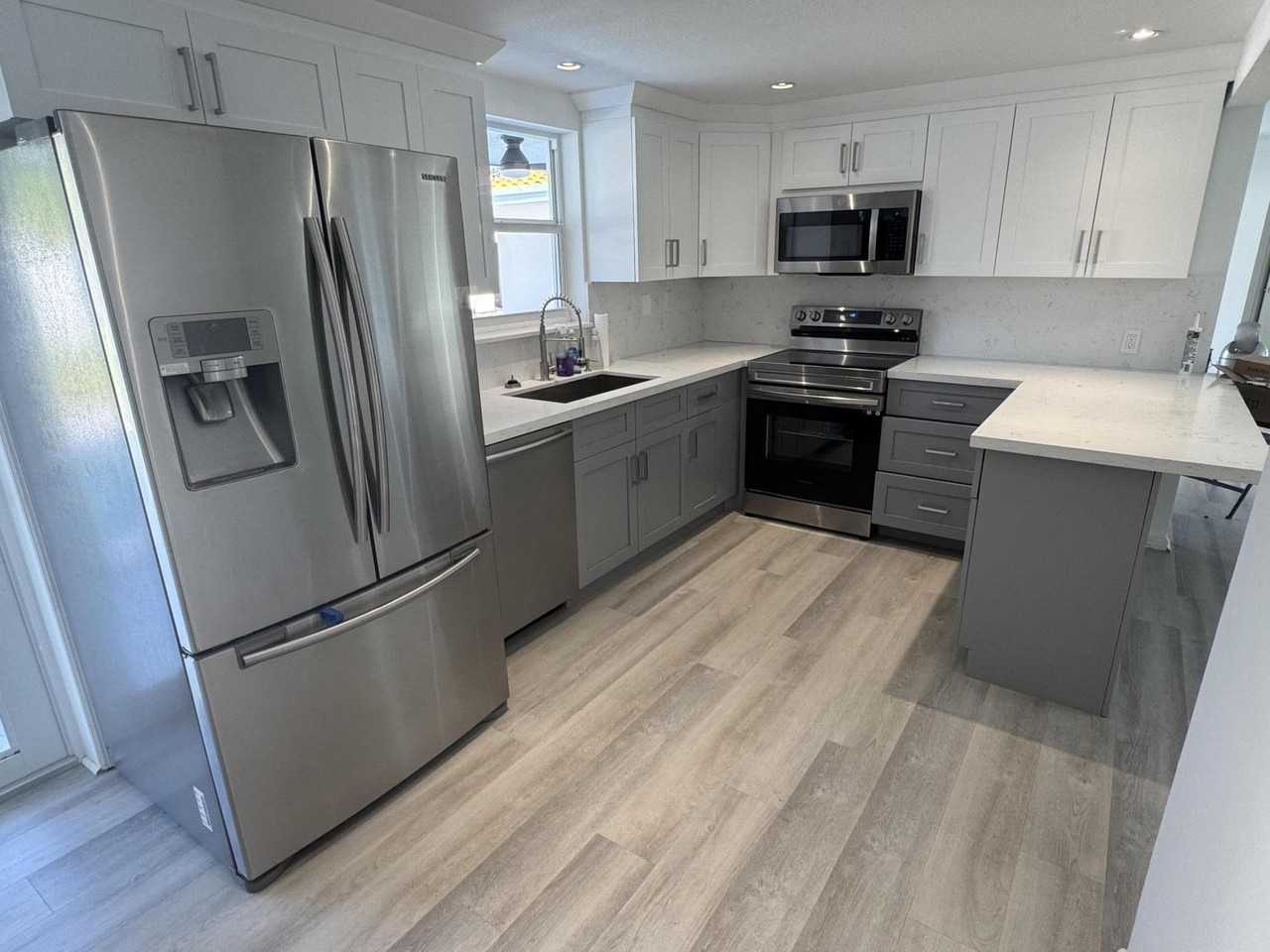 28 Sw 9th Ave - Photo 2 of 16