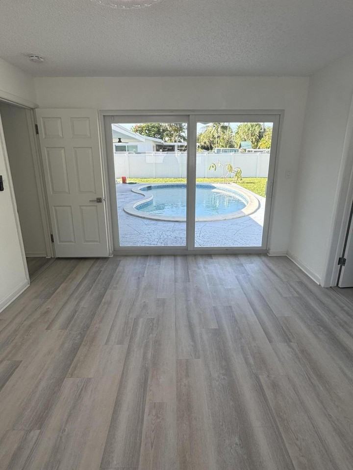 28 Sw 9th Ave - Photo 4 of 16