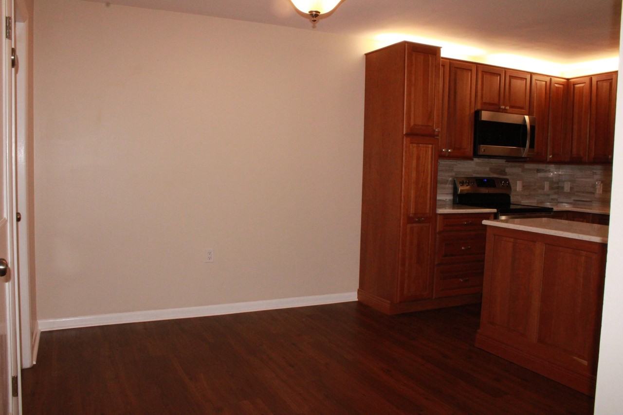 716 7th Ln - Photo 3 of 14