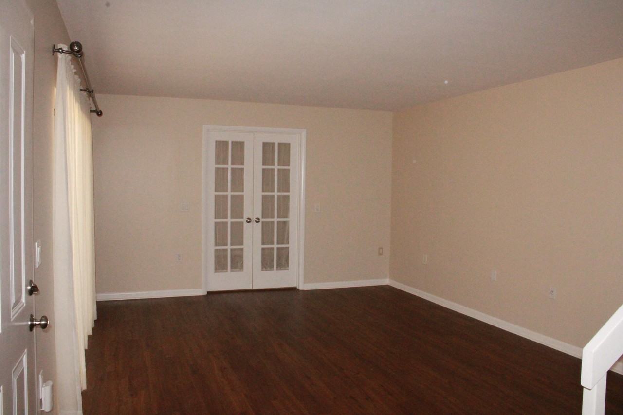 716 7th Ln - Photo 6 of 14