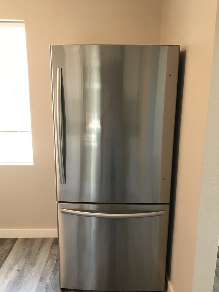 405 E Smith St #101 - Photo 7 of 19