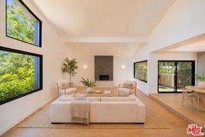 featured image of 13302 Mulholland Dr