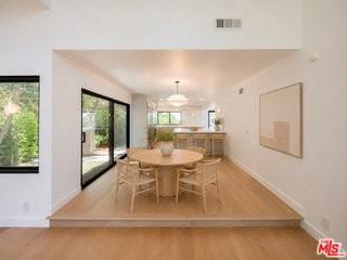 13302 Mulholland Dr - Photo 2 of 8