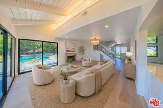 13302 Mulholland Dr - Photo 3 of 8