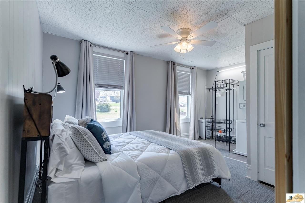 404 Washington St - Photo 2 of 19