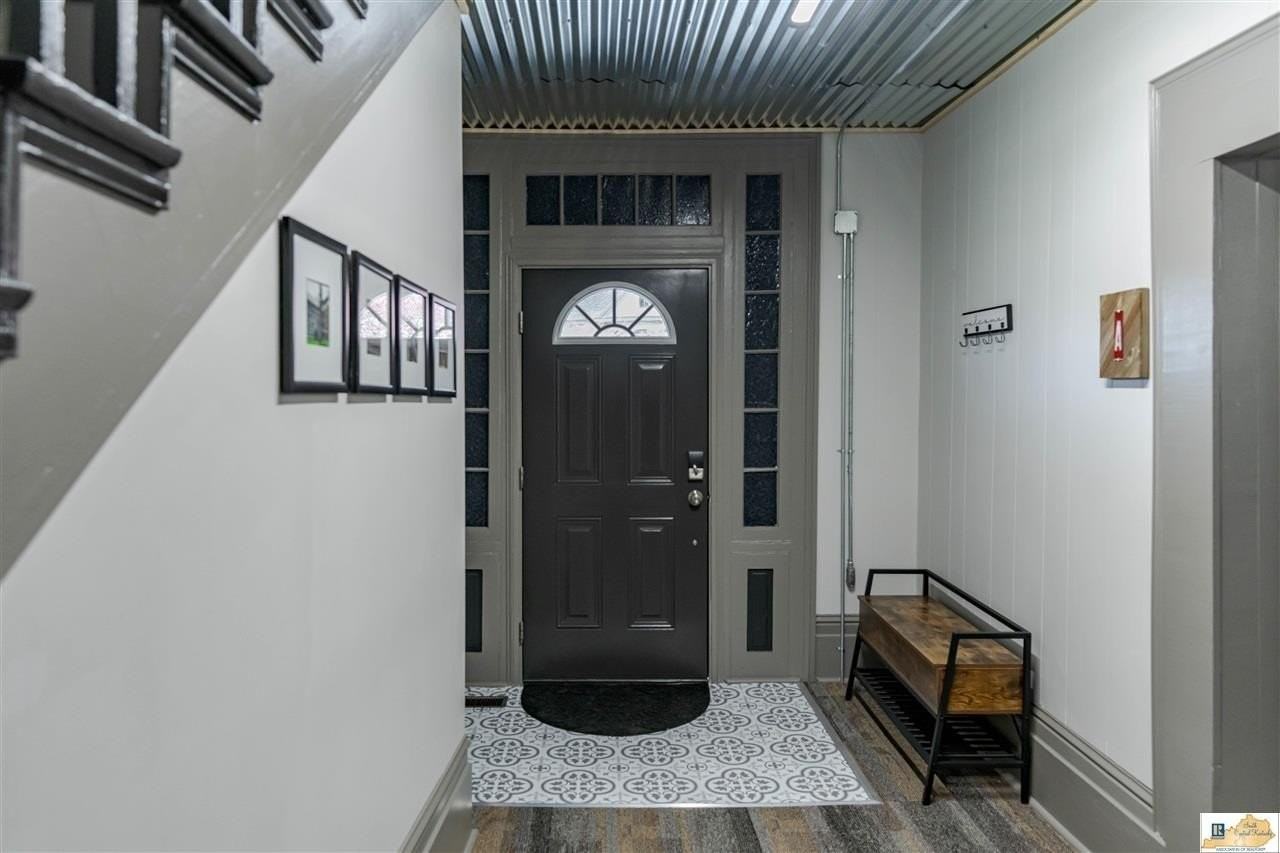 404 Washington St - Photo 3 of 19