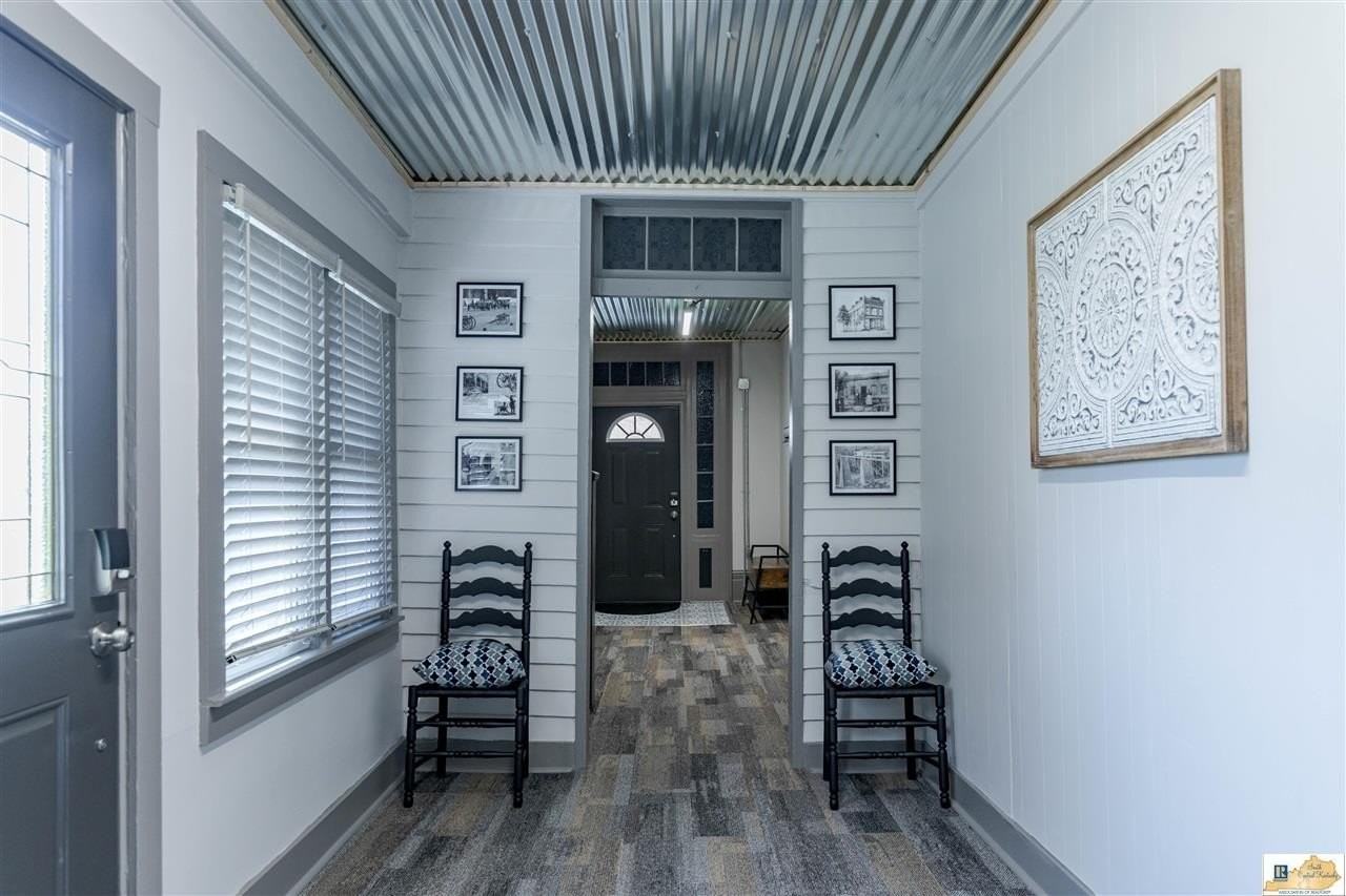 404 Washington St - Photo 4 of 19