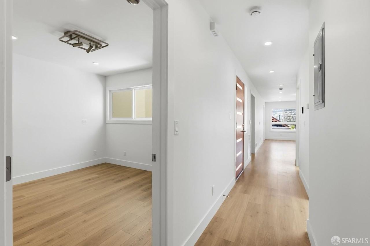 329 Grafton Ave - Photo 4 of 34