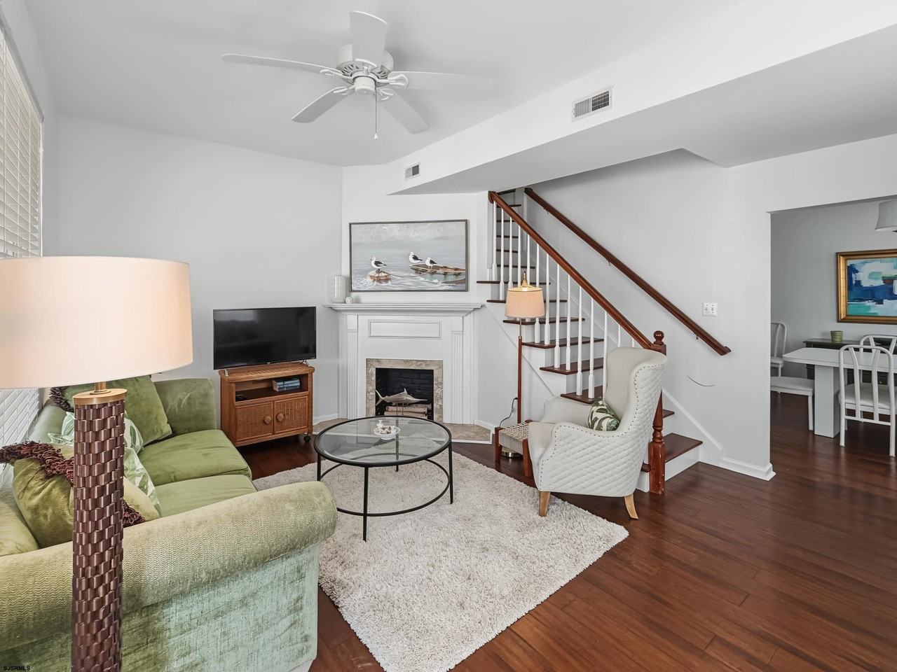 2502 Oberon Ave - Photo 3 of 13