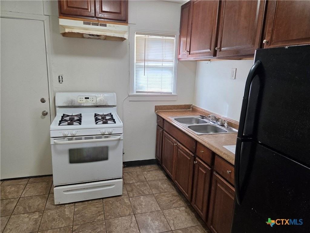 1909 S 15th St - Photo 3 of 7