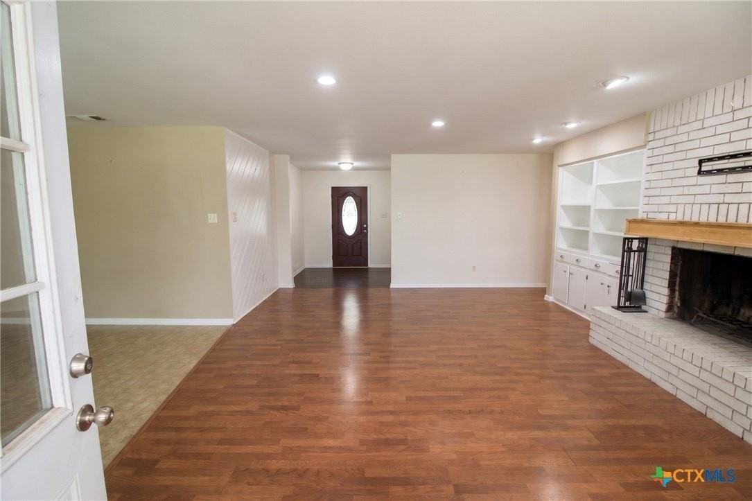 616 Manning Dr - Photo 2 of 9