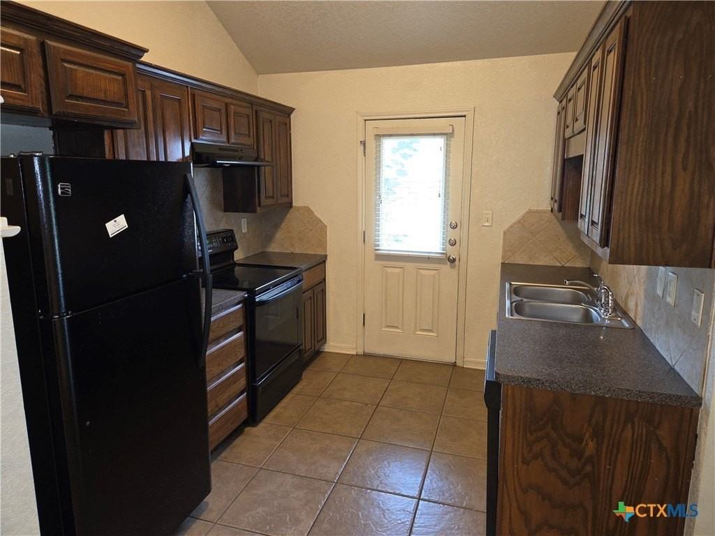 611 Olaf Dr - Photo 4 of 10