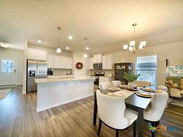 3884 Lorenzen Ct - Photo 5 of 48