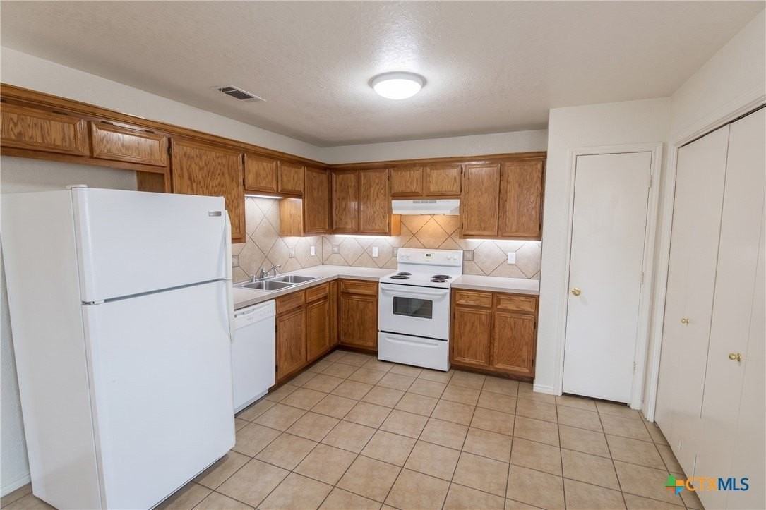 2915 Sunflower Trl #B - Photo 4 of 11
