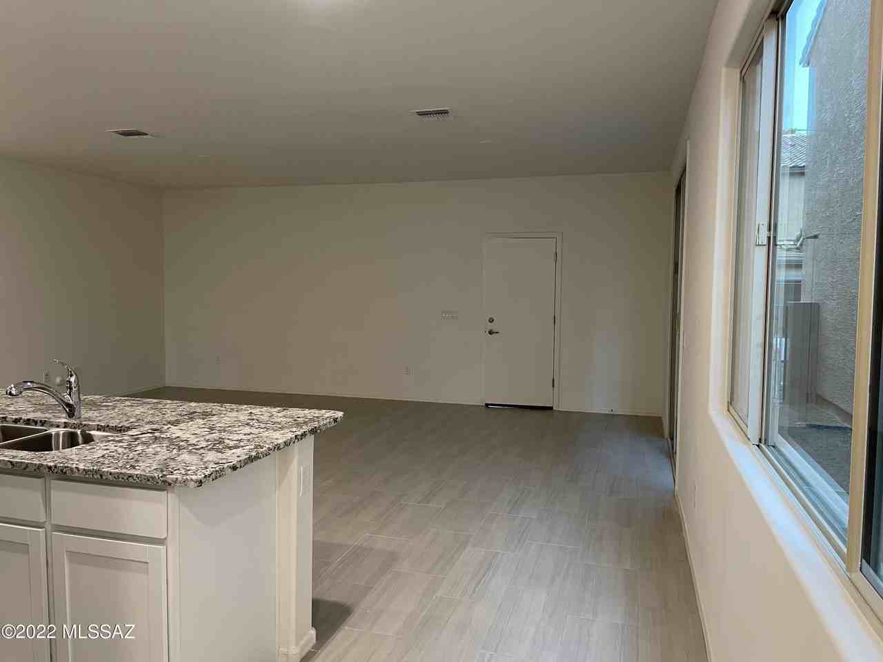 1123 E Descent St - Photo 3 of 40