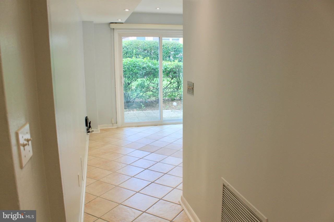 46 G St Sw #B - Photo 2 of 13