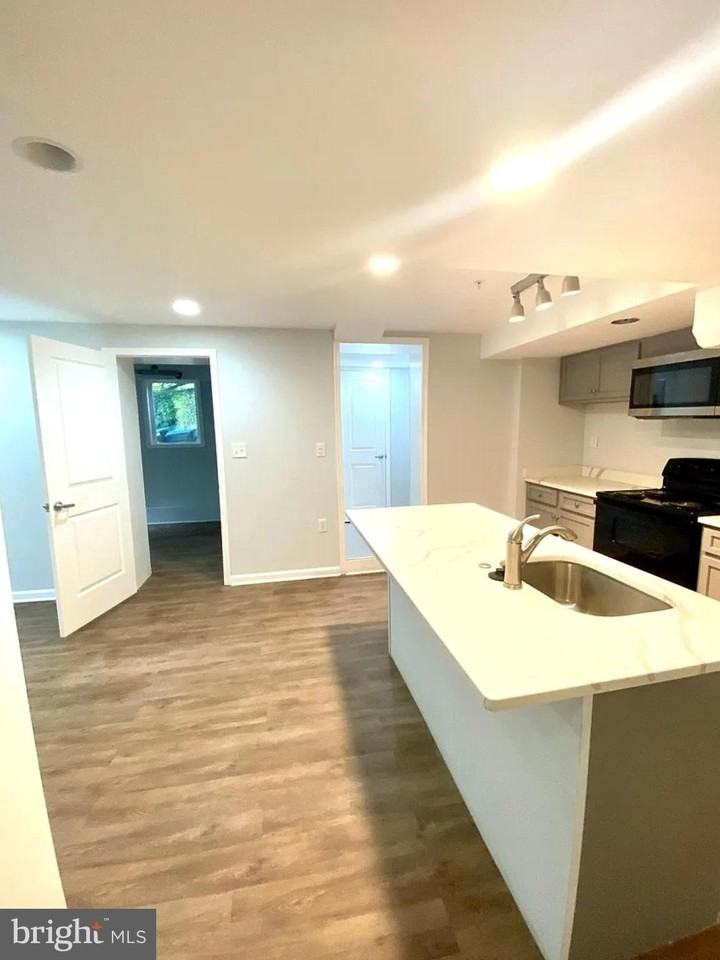 4917 1st St Nw #6 - Photo 3 of 11