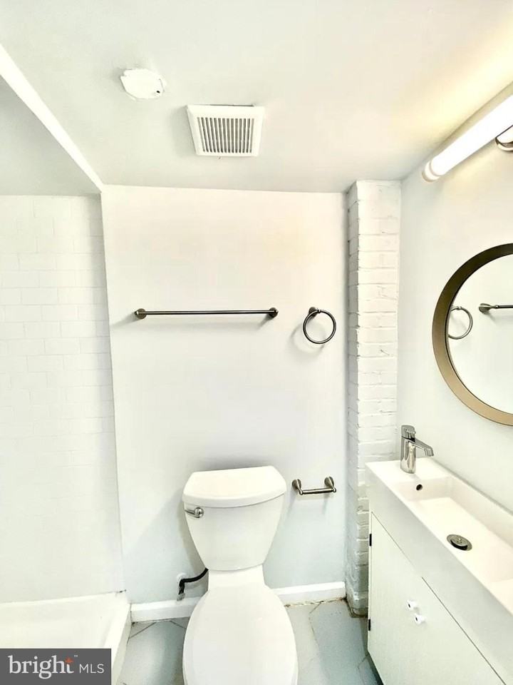 4917 1st St Nw #6 - Photo 7 of 11