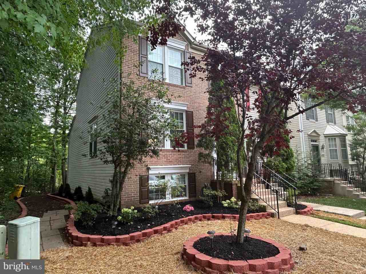 8616 Accokeek St - Photo 2 of 40