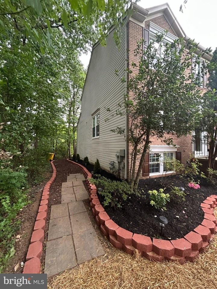 8616 Accokeek St - Photo 3 of 40