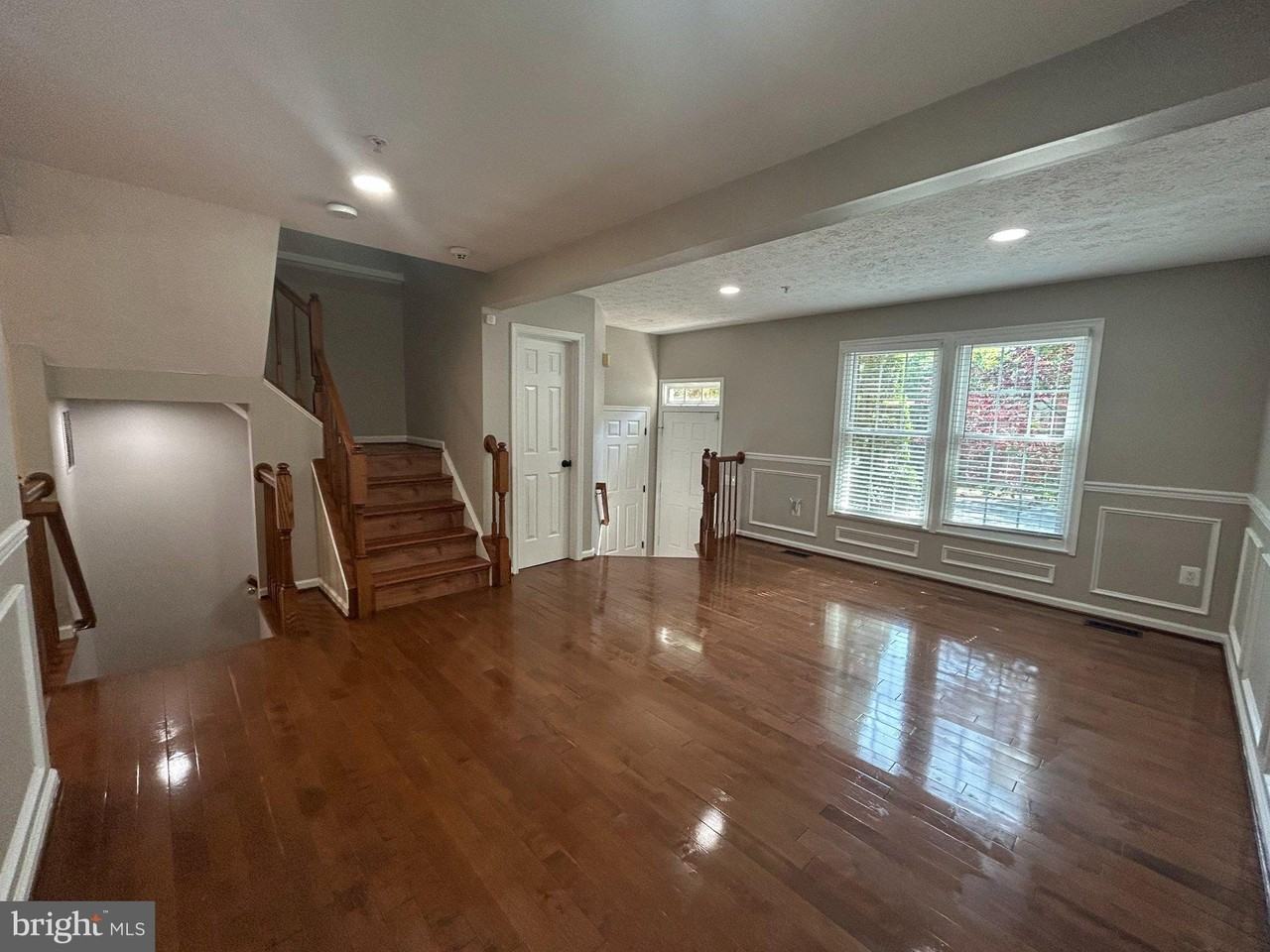 8616 Accokeek St - Photo 6 of 40
