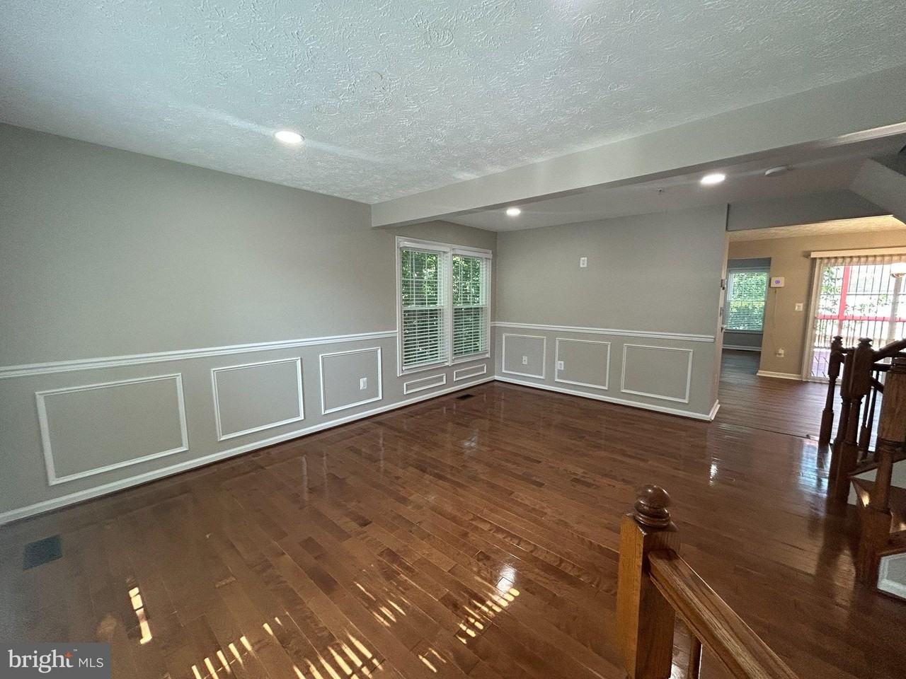 8616 Accokeek St - Photo 7 of 40
