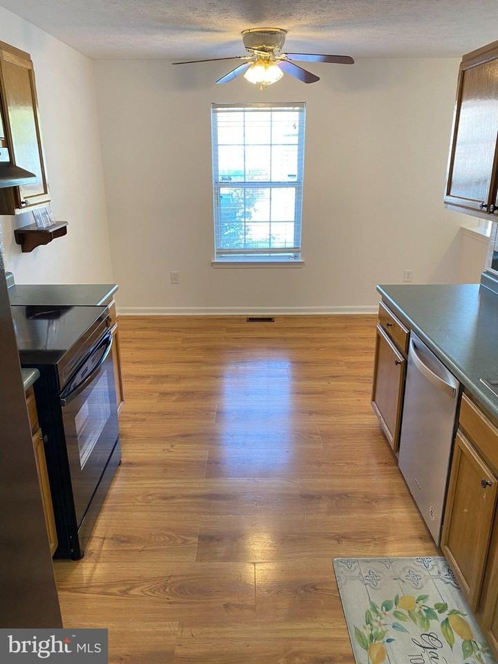 517 Kingdom Ct - Photo 4 of 20