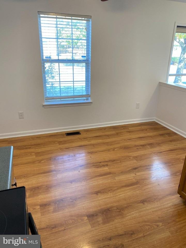 517 Kingdom Ct - Photo 6 of 20