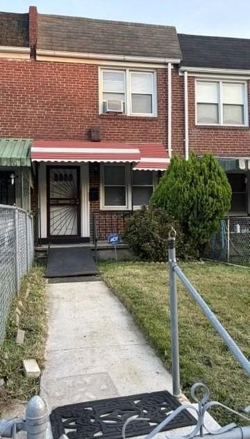 2709 E Hoffman St - Photo 2 of 14