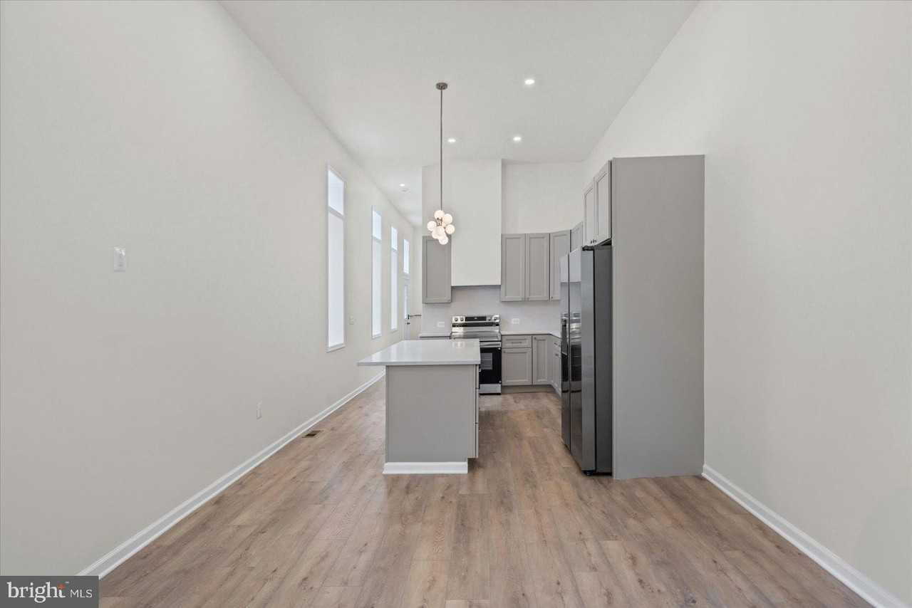 1723 E Lombard St - Photo 7 of 47