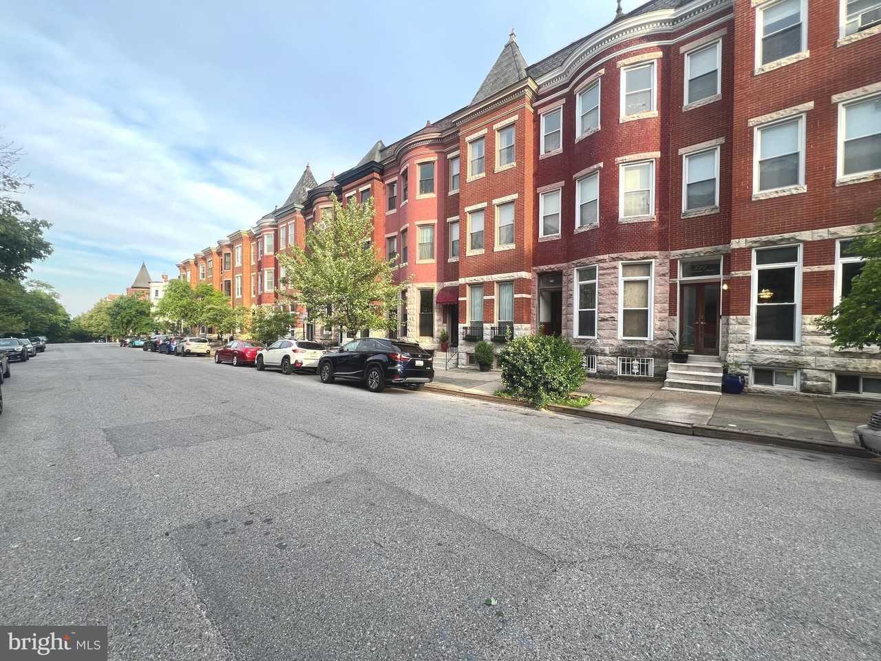 727 Reservoir St - Photo 2 of 38