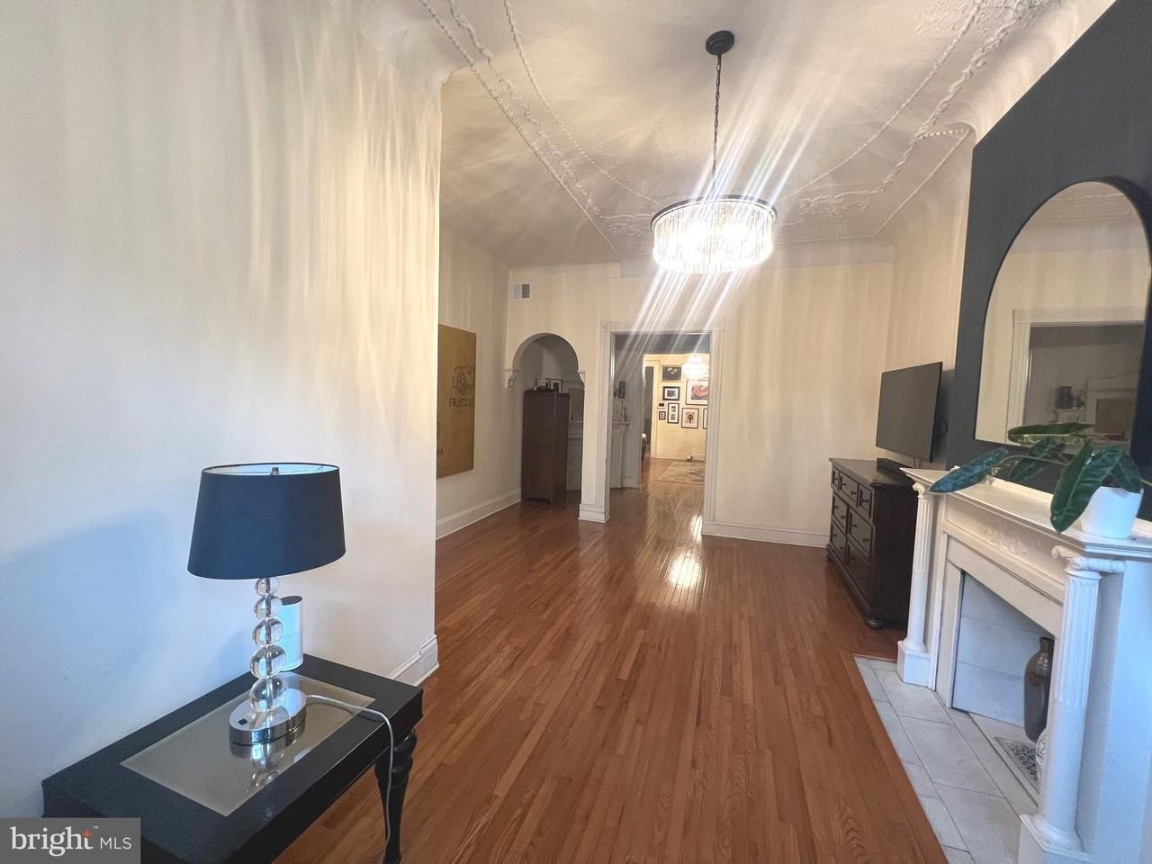 727 Reservoir St - Photo 5 of 38