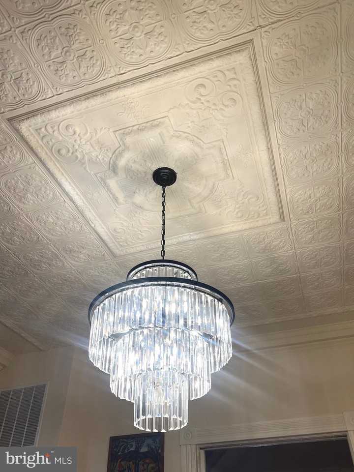 727 Reservoir St - Photo 7 of 38