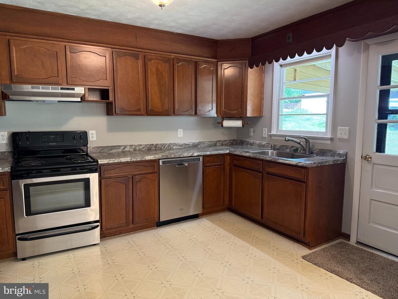 11103 Putman Rd - Photo 4 of 23