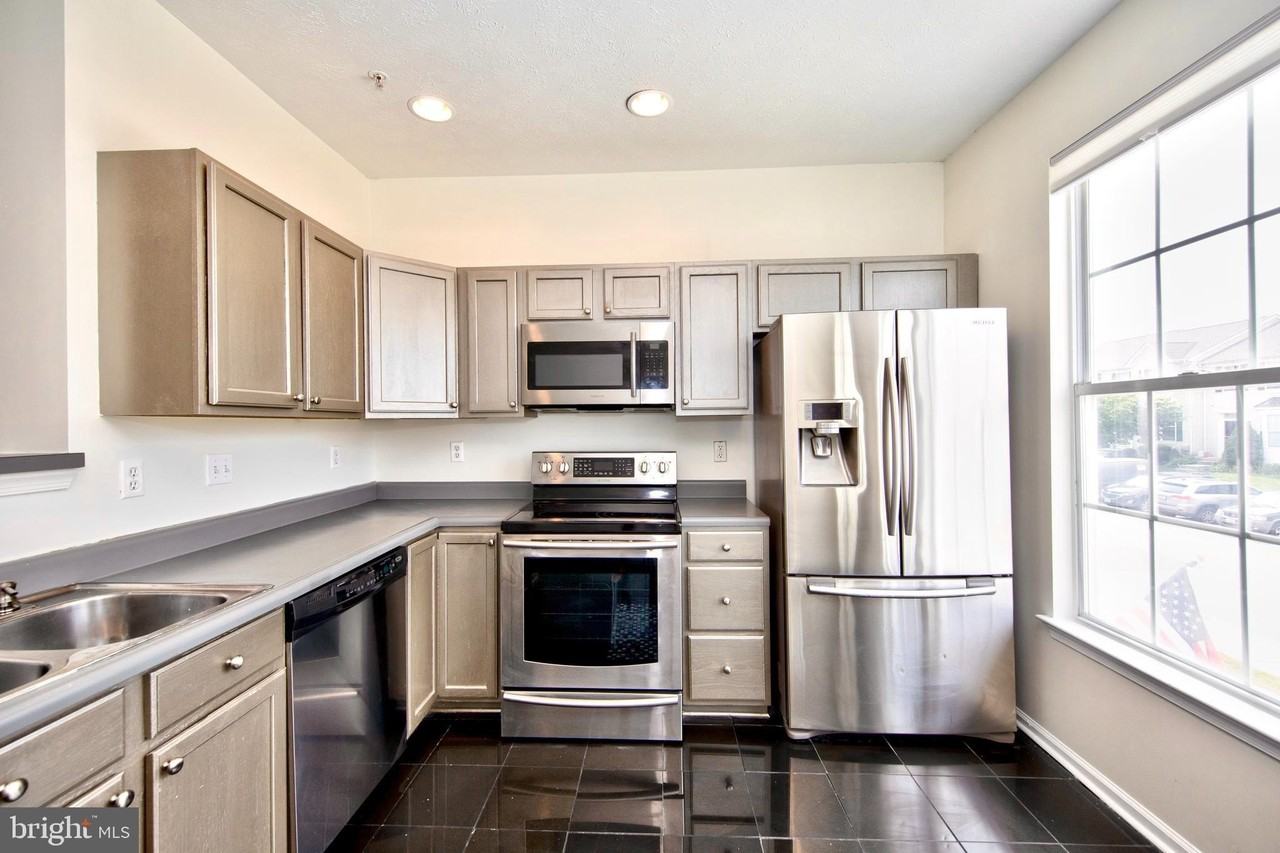 130 Spencer Cir - Photo 3 of 37