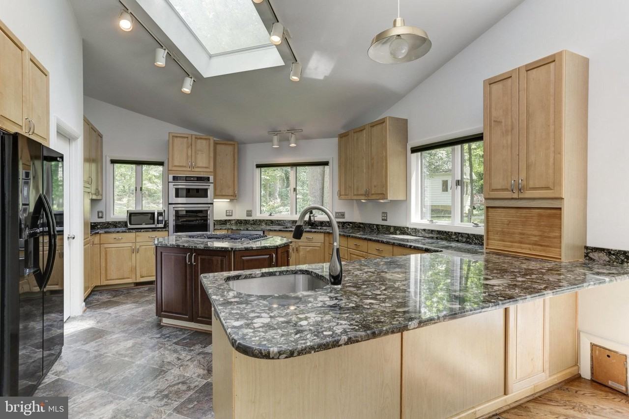 10373 Currycomb Ct - Photo 2 of 38
